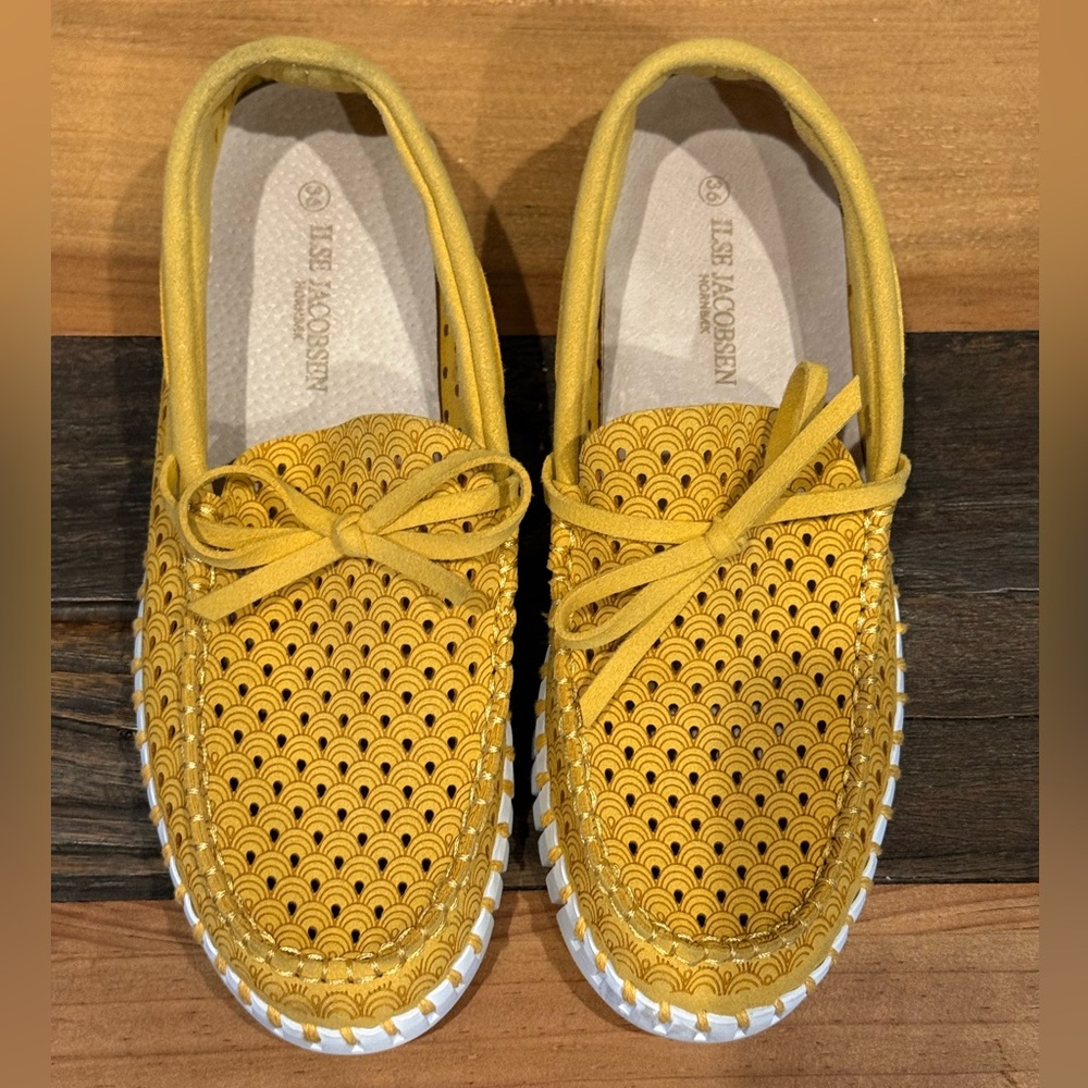 Ilse Jacobsen Tulip Shoe with Laces.  Goldenrod.  Size 36 (US 6) Worn Once